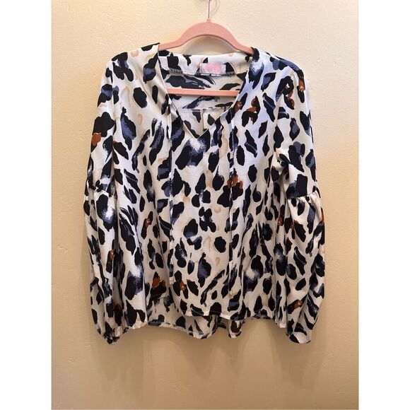 C+D+M Black and White Leopard Print Bell Sleeve Boho Top Size Small - Picture 1 of 5